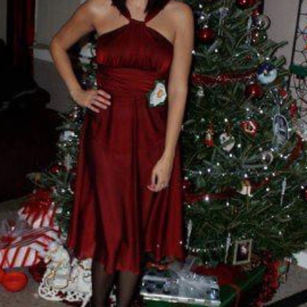Red dress perfect for the holidays. - Picture 5 of 9